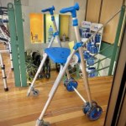 Andador plegable con asiento 06987
